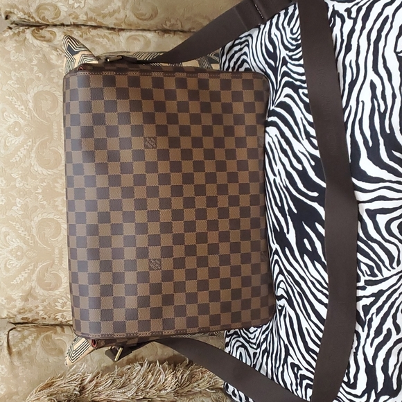 LOUIS VUITTON DAMIER PRINT MESSENGER BAG BAND NEW!!! NEVER USED!! - Picture 2 of 13